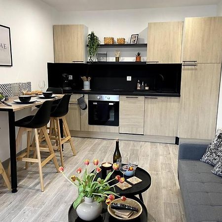 Bel Appartement Sur Cour Plein Centre Ville Et Parking Мулен Екстер'єр фото