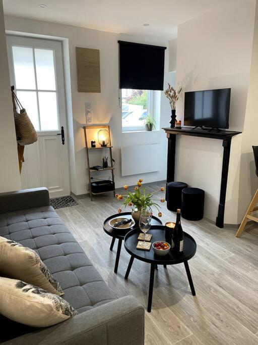 Bel Appartement Sur Cour Plein Centre Ville Et Parking Мулен Екстер'єр фото