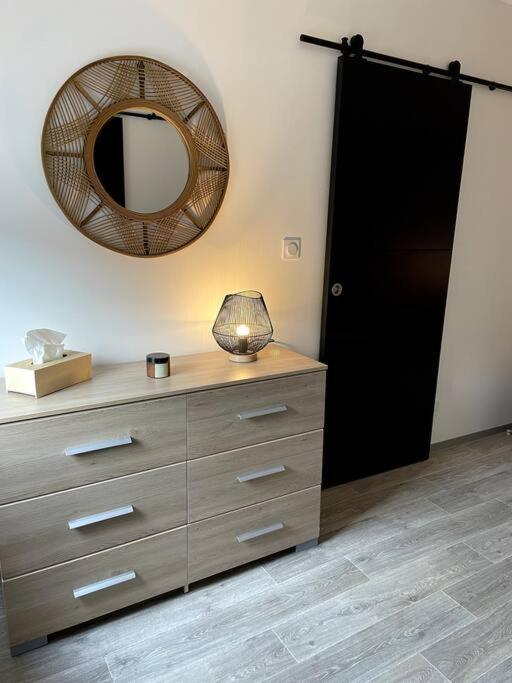 Bel Appartement Sur Cour Plein Centre Ville Et Parking Мулен Екстер'єр фото